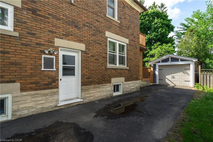 Property Photo:  64 Highland Road W Upper  ON N2M 3B5 