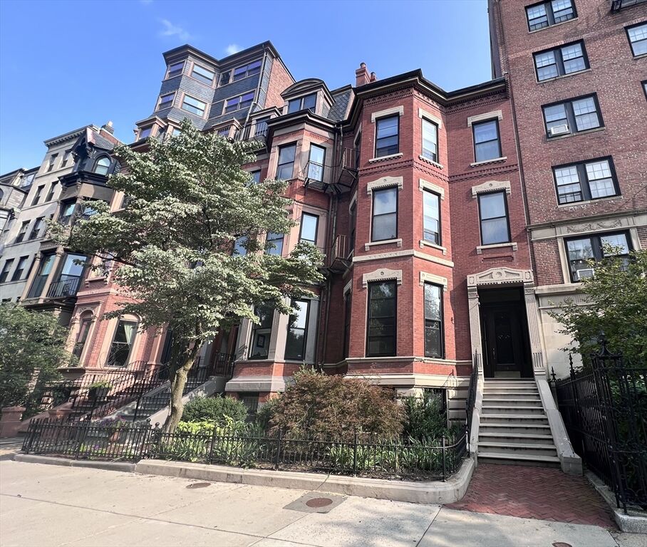 Property Photo:  86 Commonwealth Avenue Gb  MA 02116 