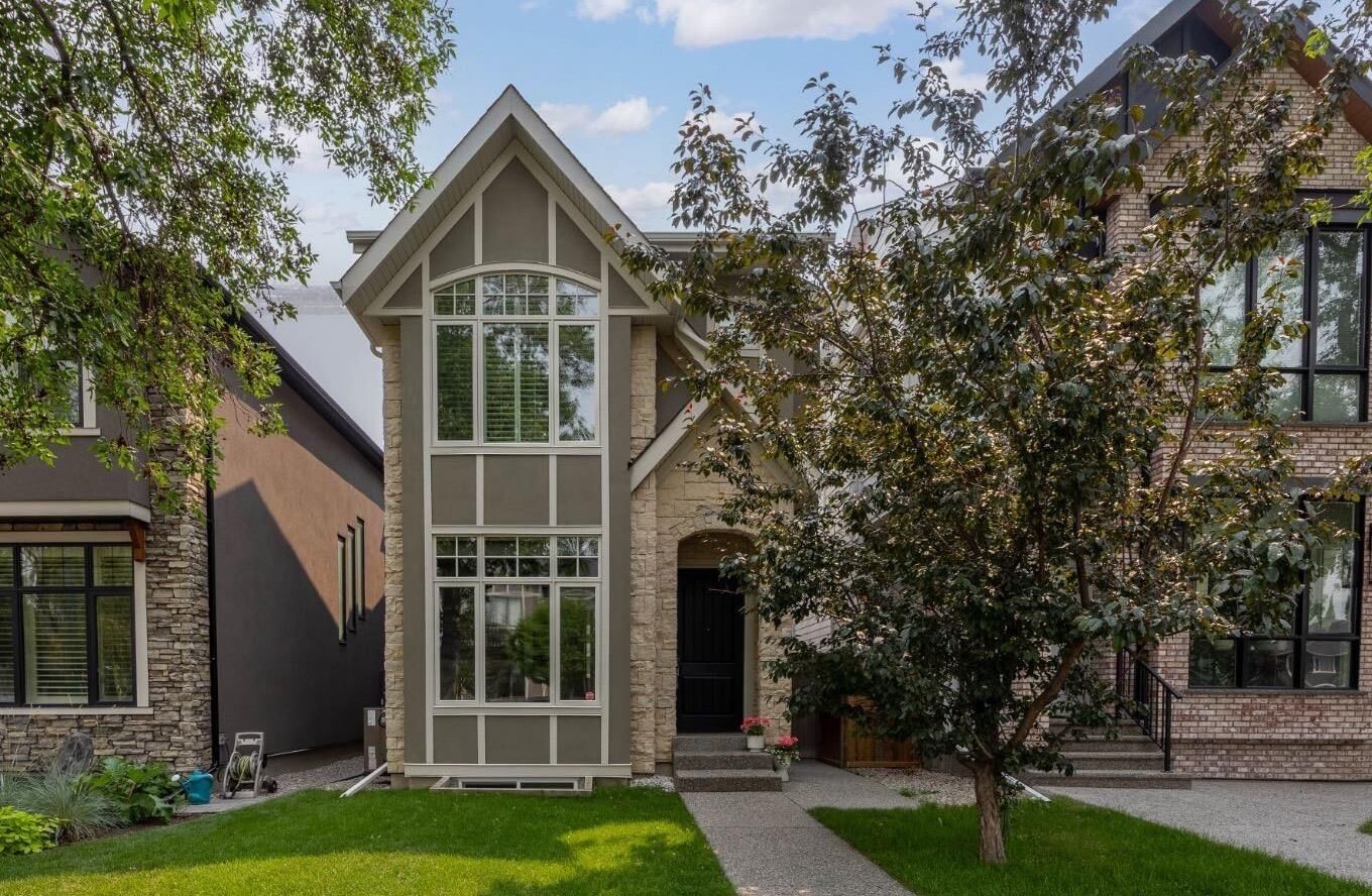 Property Photo:  2037 48 Avenue SW  AB T2T 2T6 