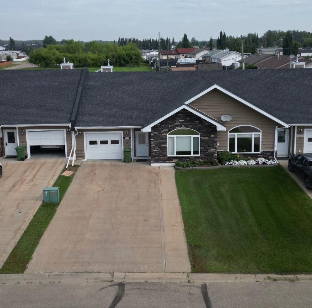 Property Photo: 10902 100 Ave Unit 4 AB T0H 2H0
