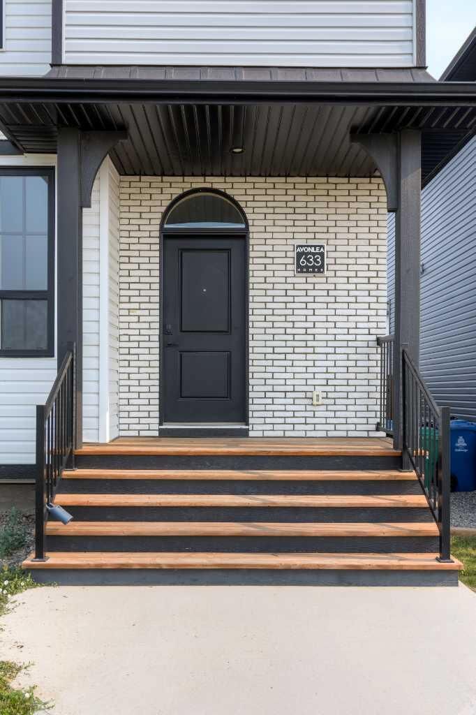 Property Photo:  633 Blackwolf Boulevard N  AB T1H 7H7 