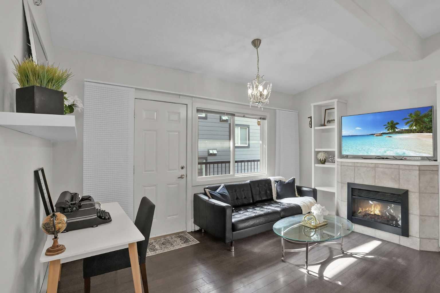 Property Photo: 1618 28 Avenue SW 1 AB T2T 1J4