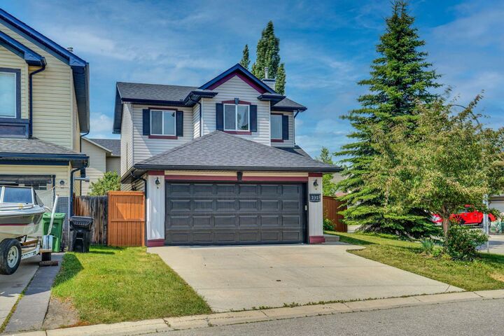 Property Photo:  191 Cranwell Crescent SE  AB T3M 1G1 