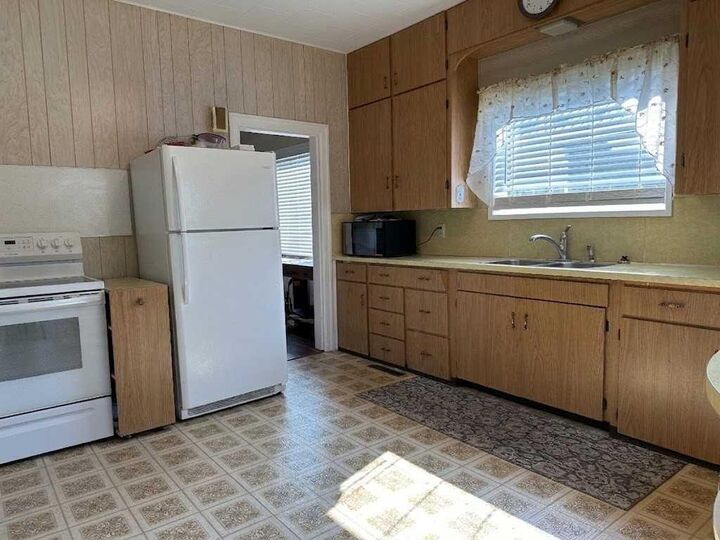 Property Photo: 8017 22 Avenue AB T0K 0M0