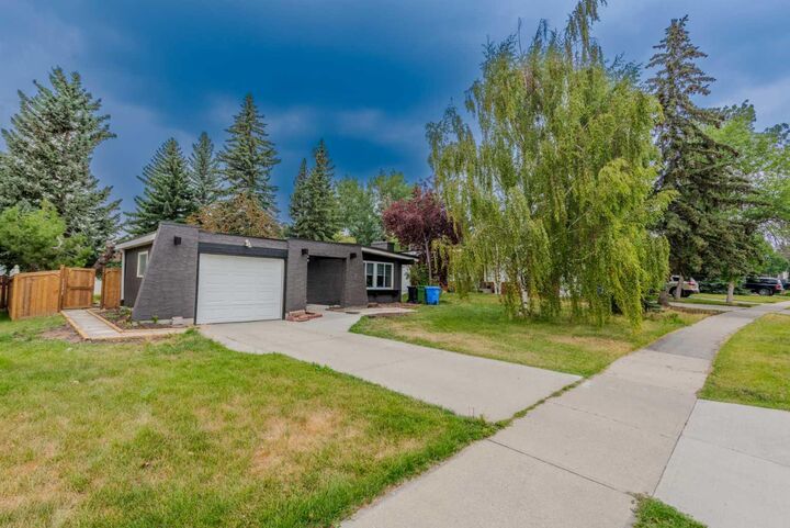 5655 Dalhousie Drive NW — photo 1