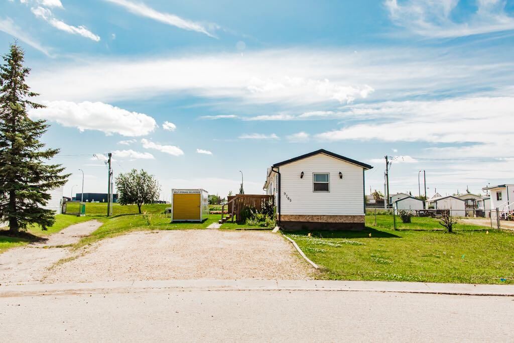Property Photo:  9705 108 Avenue  AB T8X 5E4 