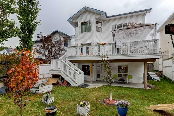 Property Photo: 1121 Sierra Morena Court SW AB T3H 3N1