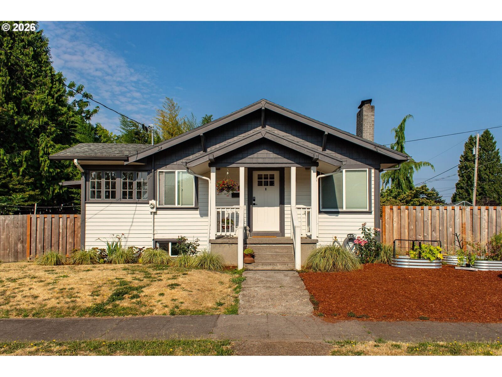 Property Photo: 825 NE 76th Ave OR 97213