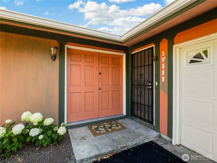 Property Photo: 17111 5th Avenue Ct E WA 98387