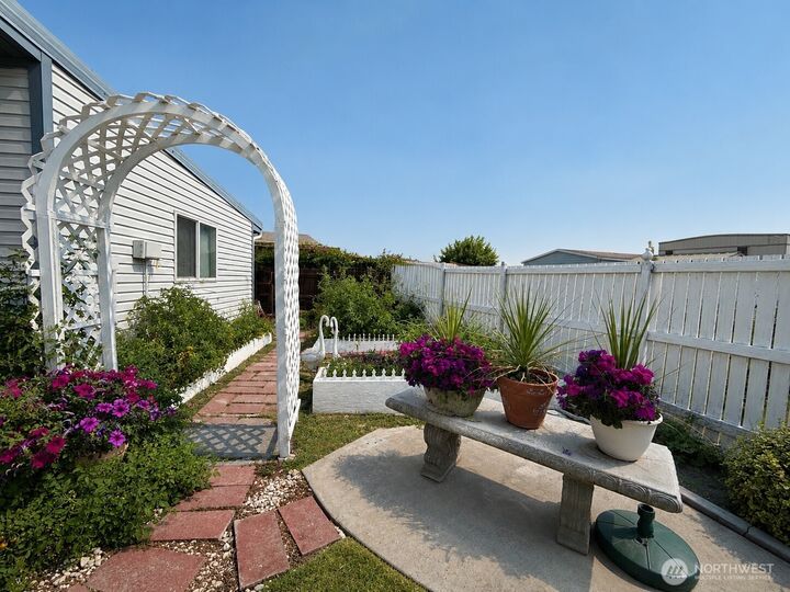 Property Photo:  2240 W Broadway Avenue 201  WA 98837 