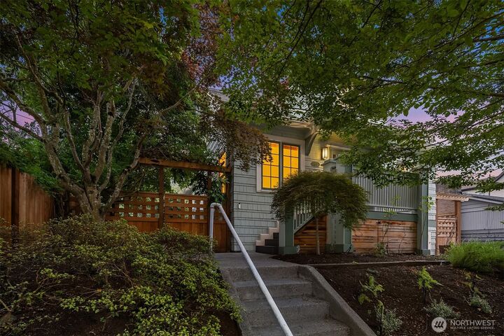 Property Photo: 207 25th Avenue WA 98122