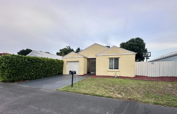 Property Photo:  57 Buxton Lane  FL 33426 