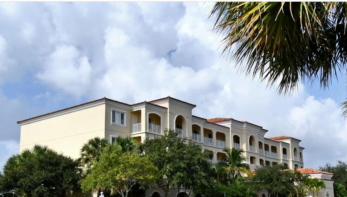 Property Photo: 34 Harbour Isle Drive W Ph06 FL 34949