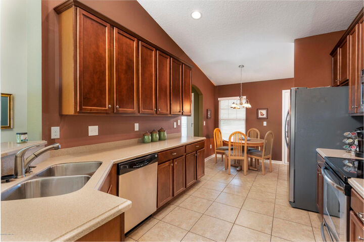 Property Photo: 325 Casa Sevilla Avenue FL 32092