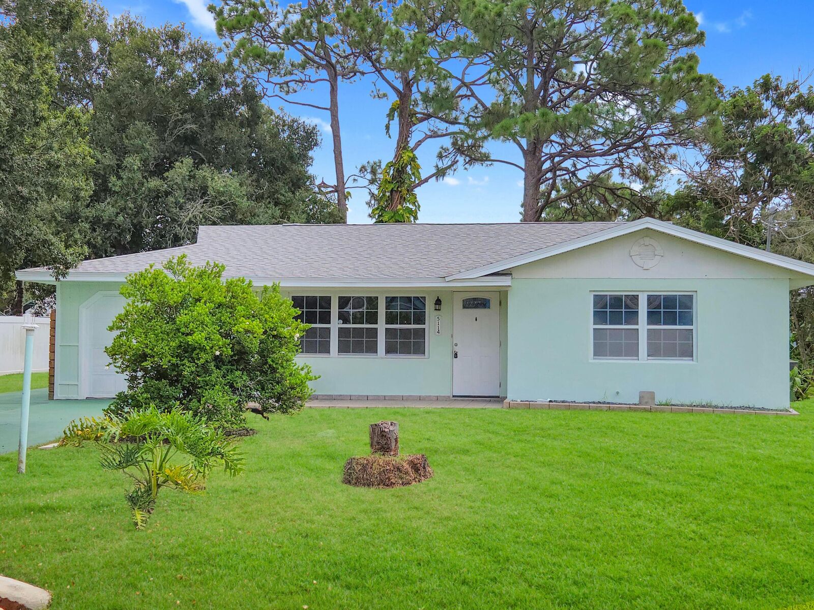 Property Photo:  5114 Myrtle Drive  FL 34982 
