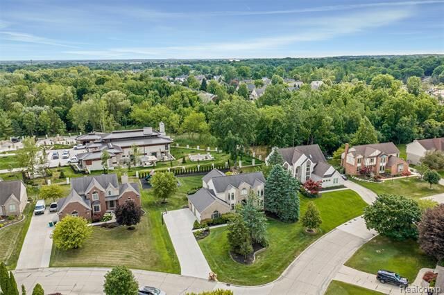 Property Photo: 37071 Aspen Drive MI 48335