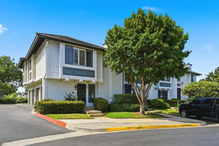 Property Photo: 867 Hollyhock Ct CA 92011