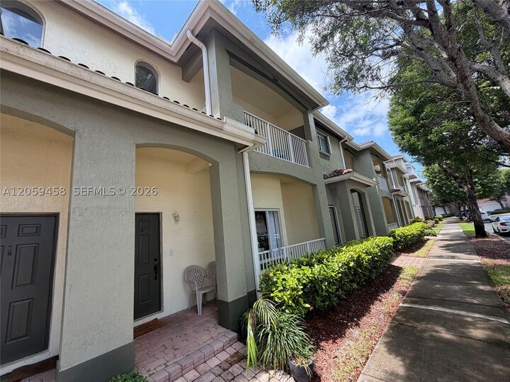 Property Photo: 2362 SE 19th Ct FL 33035