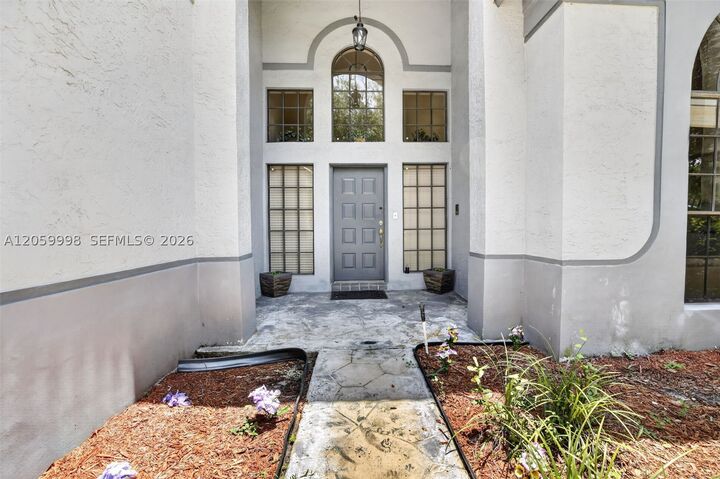 Property Photo: 11584 Waterford Ct FL 33026