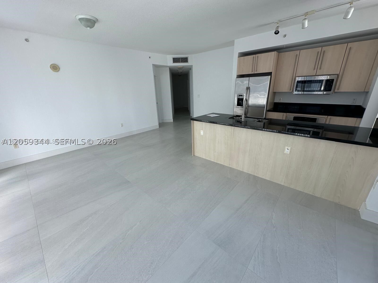 Property Photo:  1111 SW 1st Ave 1720-N  FL 33130 