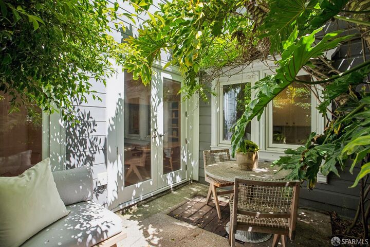Property Photo: 907 Douglass Street CA 94114