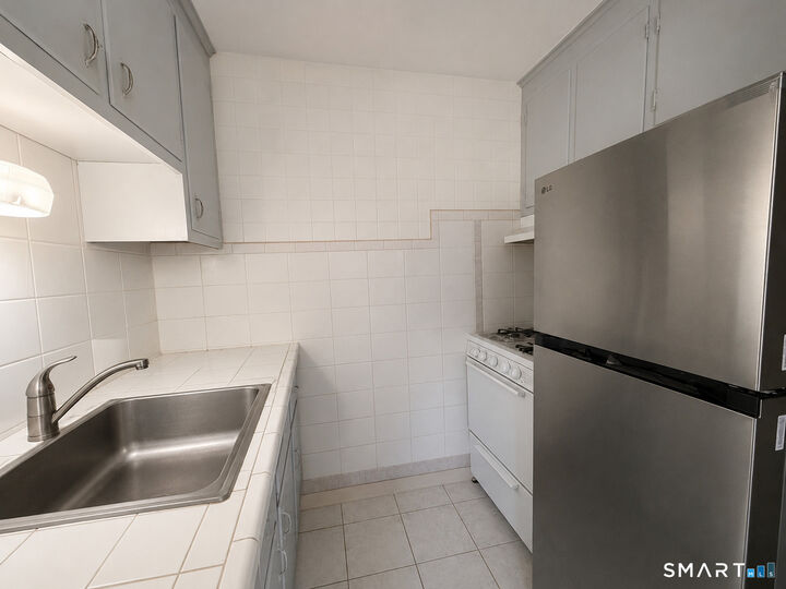 Property Photo:  14 Park Place 4  CT 06052 