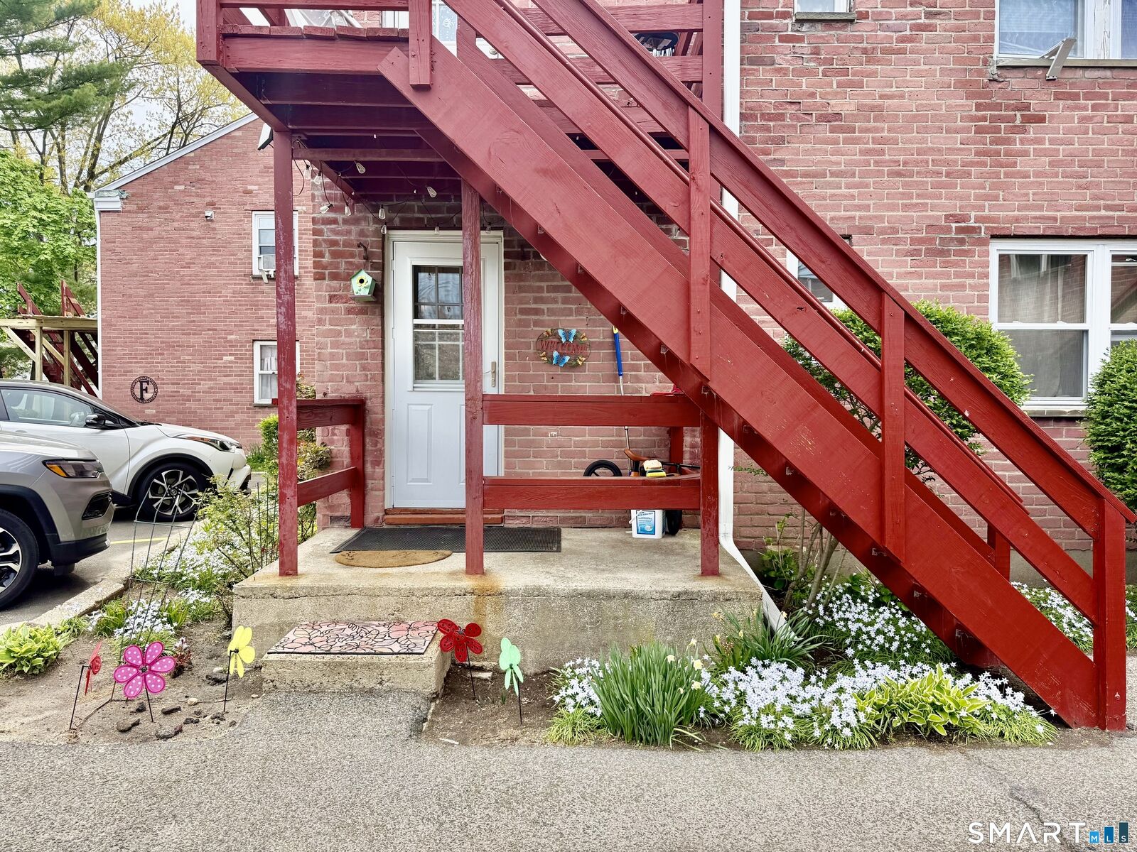 Property Photo:  231 Seaton Road 2 (First Floor)  CT 06902 