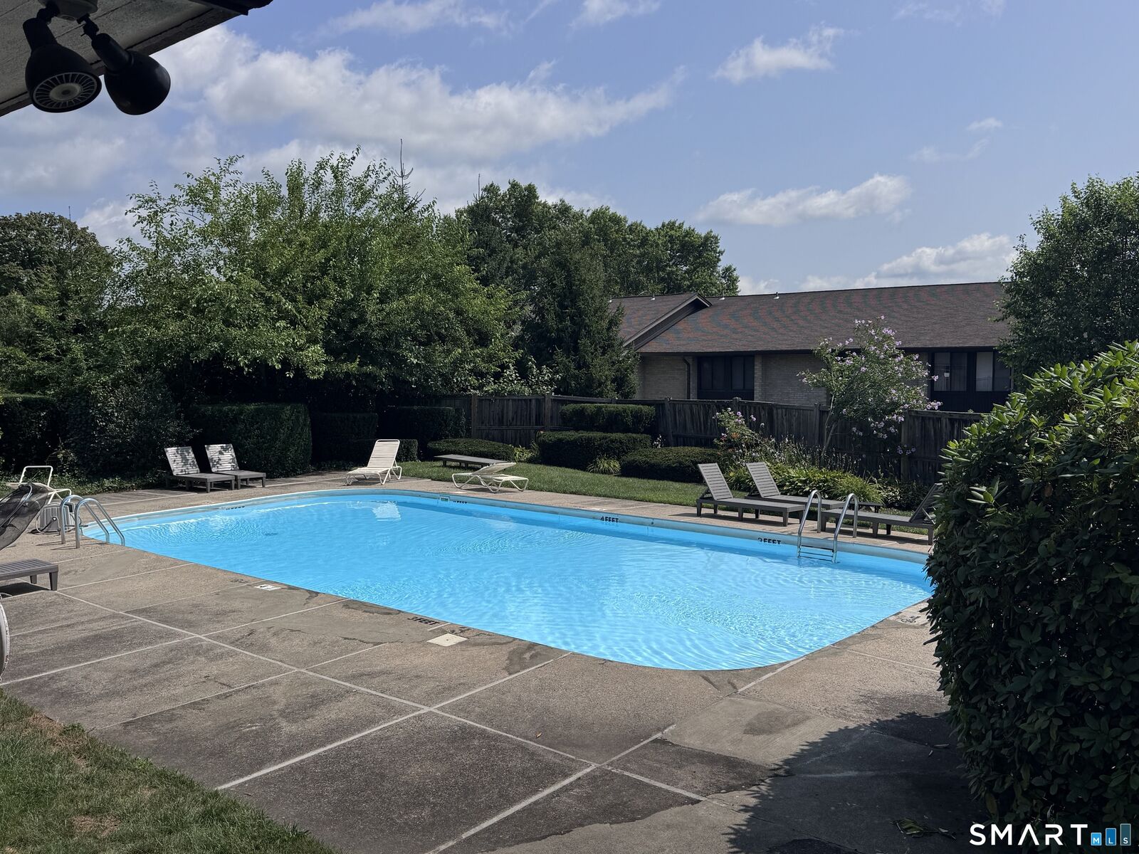 Property Photo: 135 Courtland Avenue 11 CT 06902