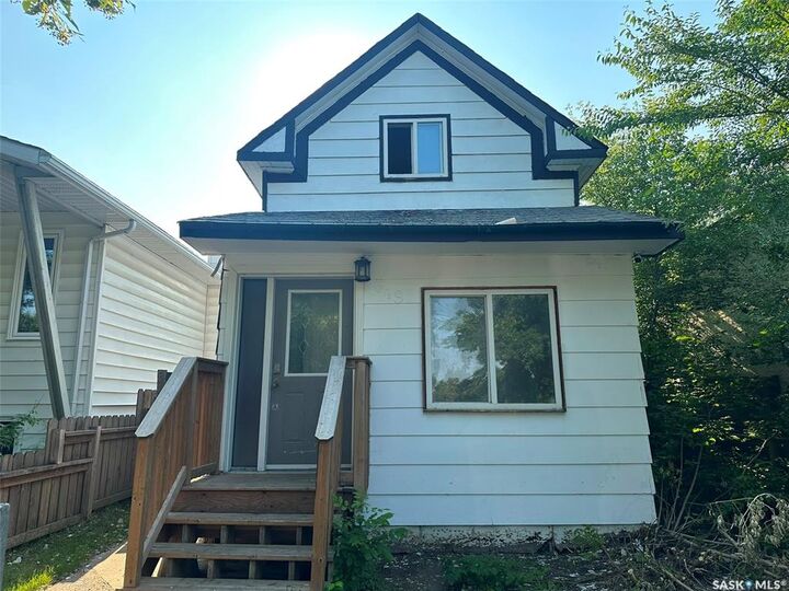 619 L Avenue S — photo 1