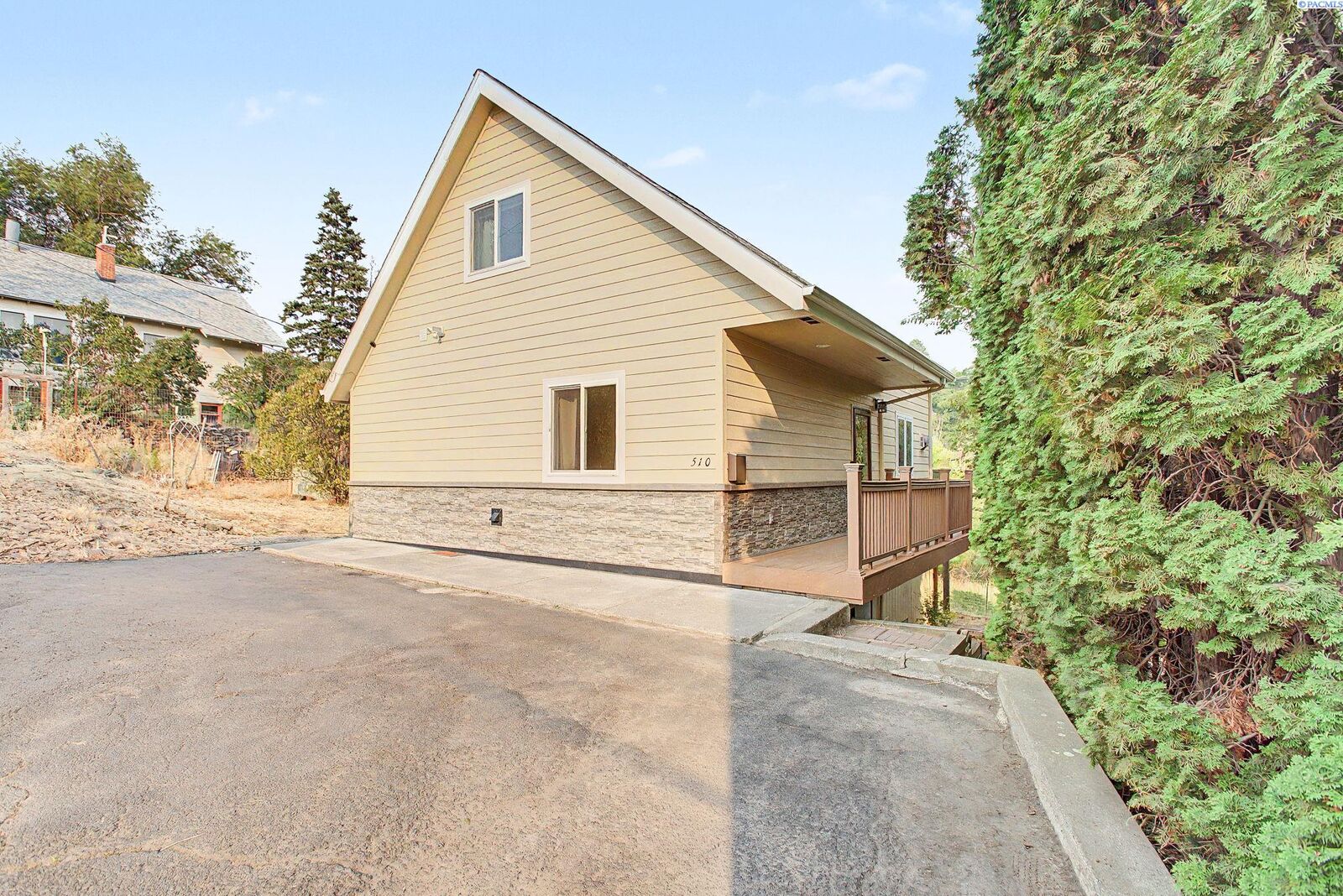 Property Photo: 510 NW State St WA 99163