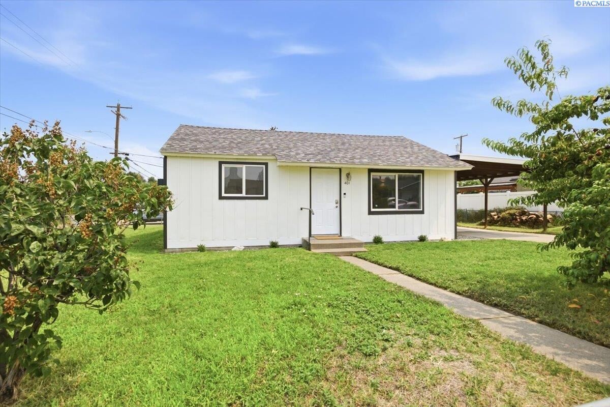 Property Photo: 401 S Yelm WA 99336