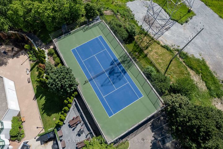 Property Photo: 4450 Tucana Court 902 ON L5R 3R4