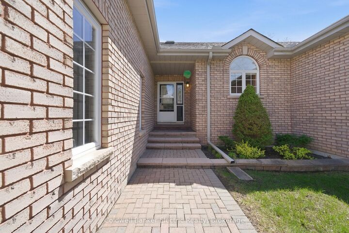 Property Photo:  300 Franmor Drive 40  ON K9H 7R2 