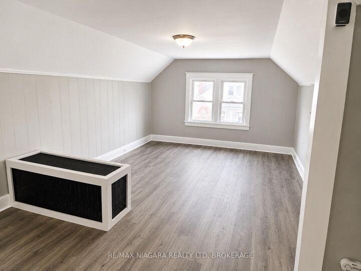 Property Photo: 23 Avenue Place 3 ON L3B 4B2