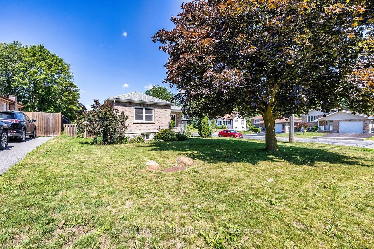 Property Photo: 812 Schneider Place ON K9H 5S5