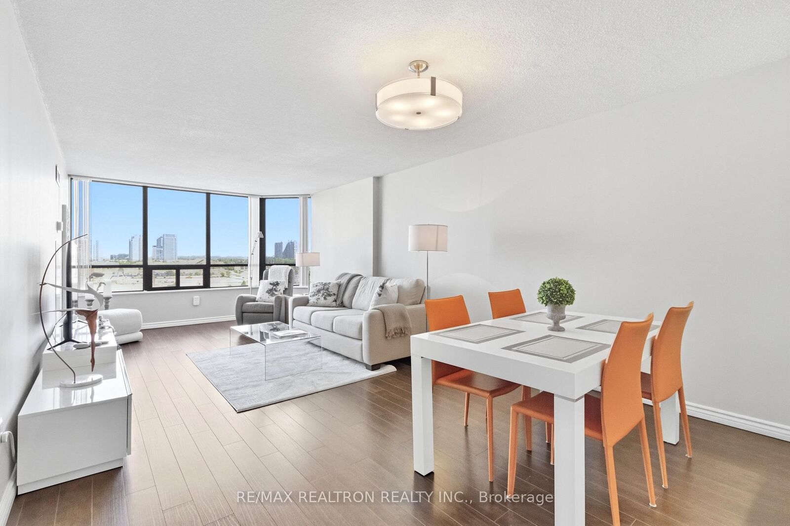 Property Photo: 7420 Bathurst Street 812 ON L4J 6X4