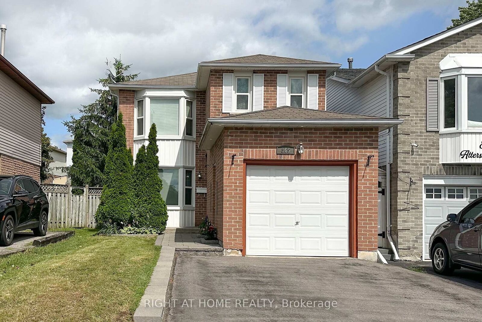 Property Photo: 865 Attersley Drive ON L1K 1V1