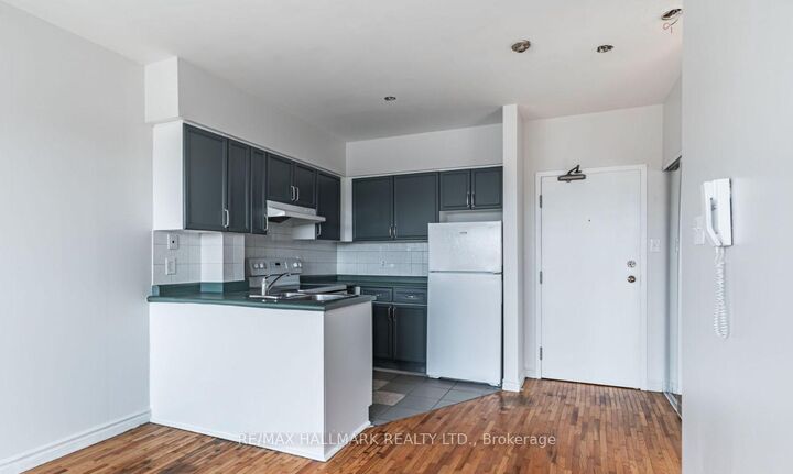 Property Photo:  2831 Kingston Road A5  ON M1M 1N2 