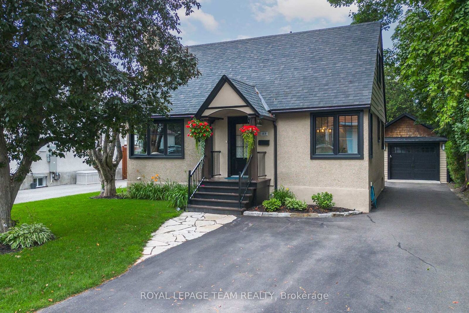 Property Photo:  185 Camelia Avenue  ON K1K 2X7 