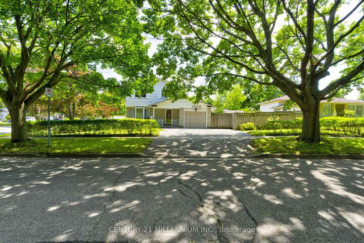 59 Lewis Crescent — photo 1