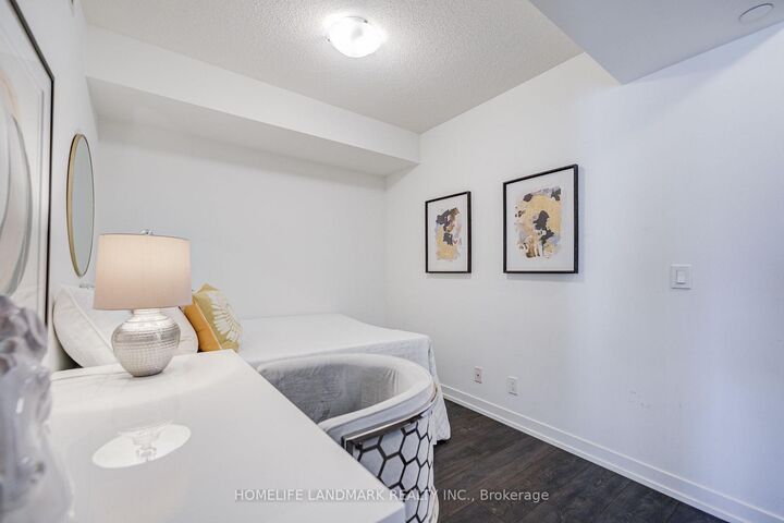 60 Shuter Street 817 — photo 1