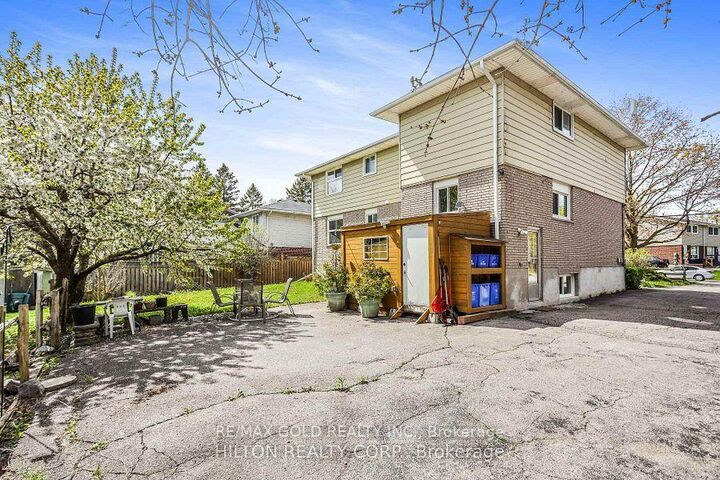 Property Photo:  515 Stone Street Unit 2 ( Middle )  ON L1J 1A4 