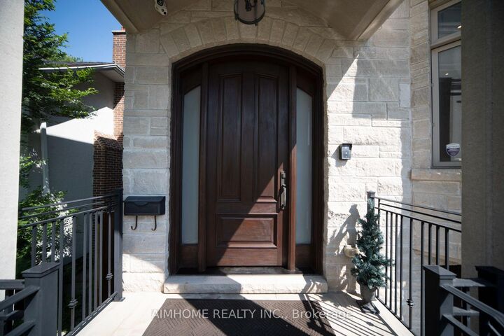 Property Photo: 212 Hollywood Avenue ON M2N 3K6