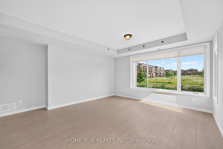 Property Photo: 844 Mikinak Road 219 ON K1K 4Z4