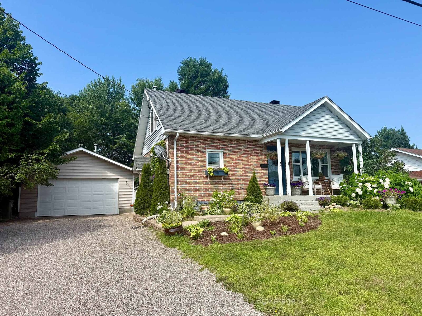 Property Photo:  31 Mary Street  ON K8H 1R8 