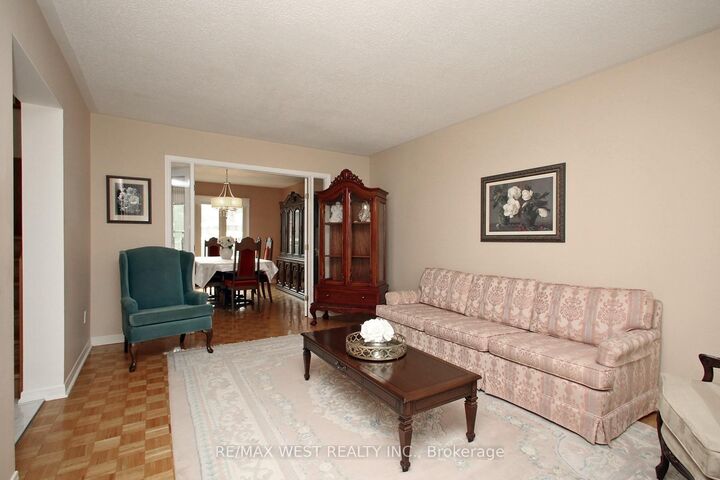 Property Photo: 540 Louis Drive ON L5B 2N2