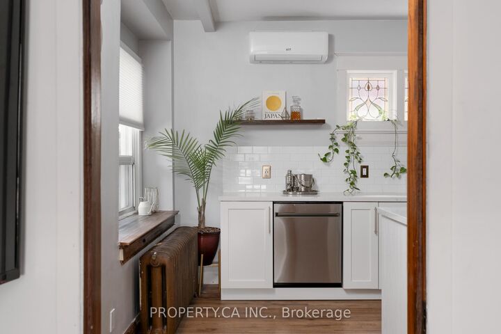 Property Photo: 9 Fairview Avenue ON M6P 3A2