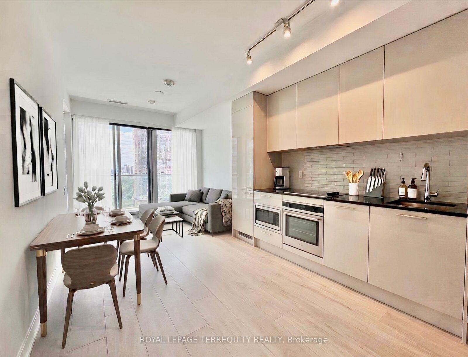 Property Photo:  3 Gloucester Street 1611  ON M4Y 0C6 