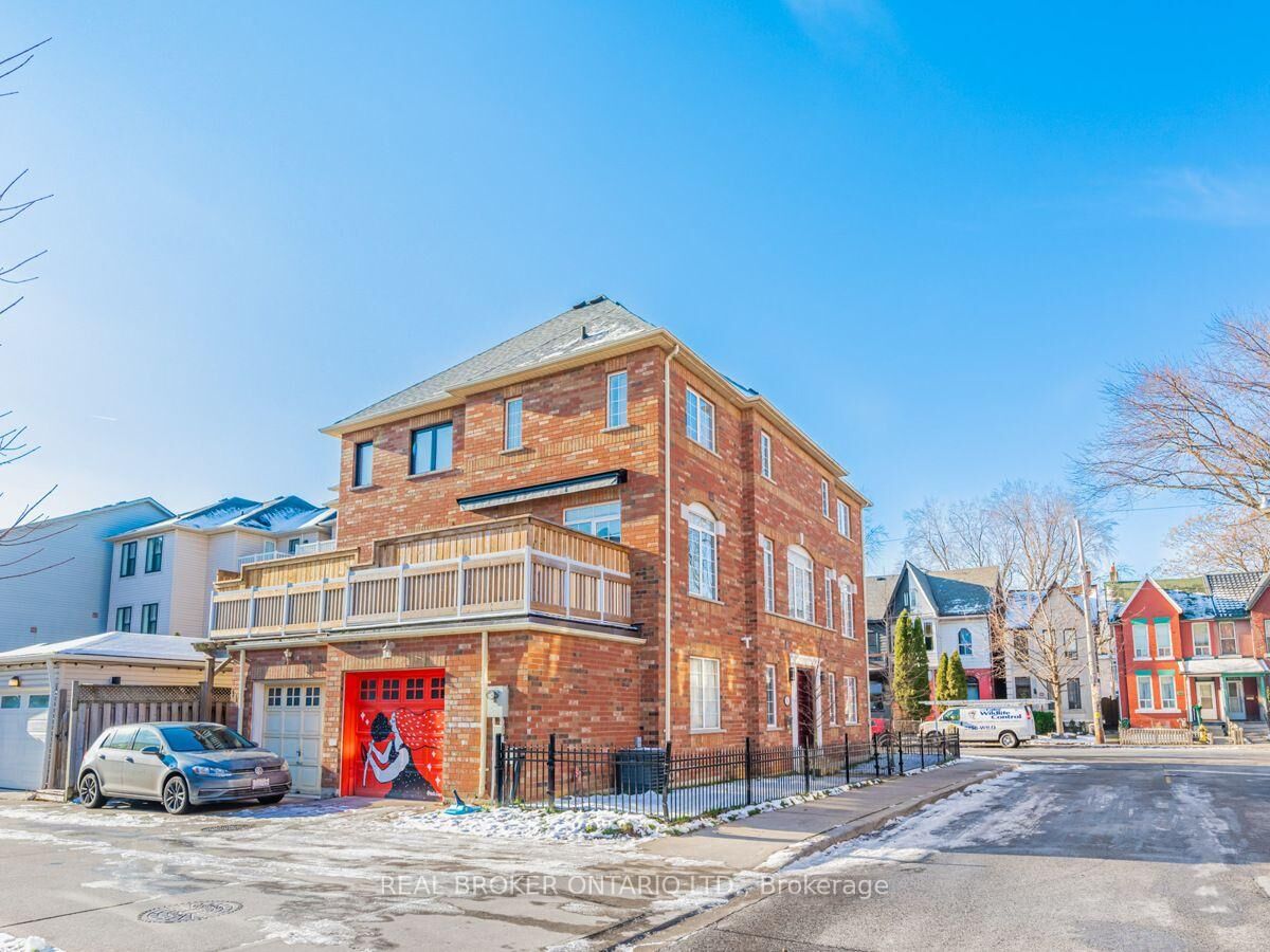 Property Photo:  102 Natalie Place  ON M4M 3P7 
