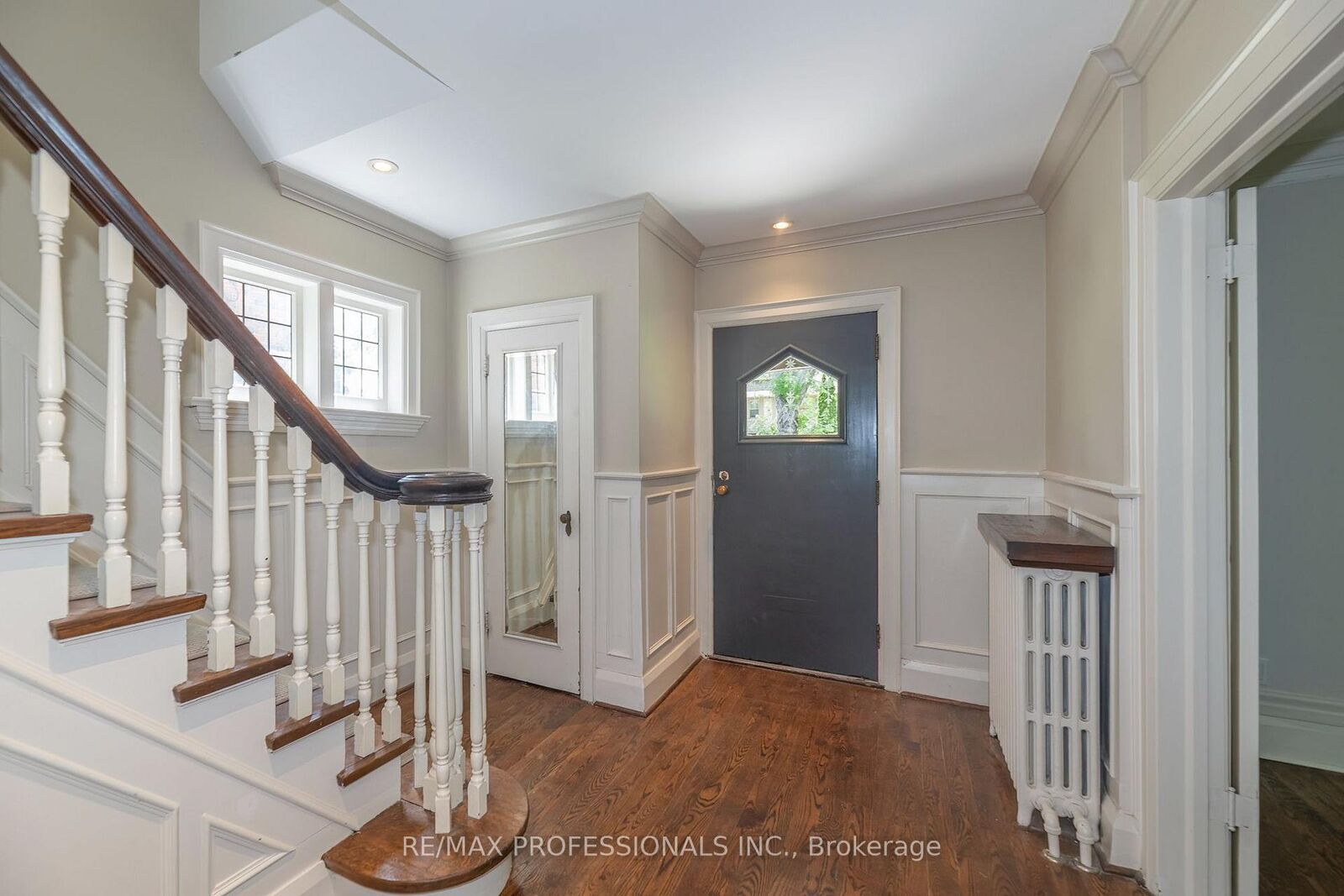 Property Photo: 61 Grenview Boulevard N ON M8X 2K3